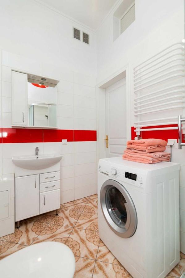 Три Кімнати Вулиця Грушевського 9 Центр Міста Львів Apartment Bagian luar foto